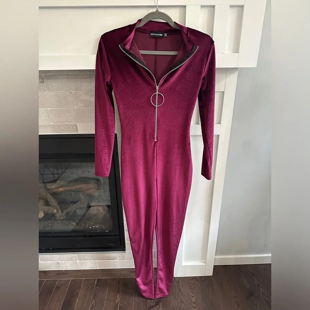 Pretty little thing wine velvet zip up jumpsuit| size 4